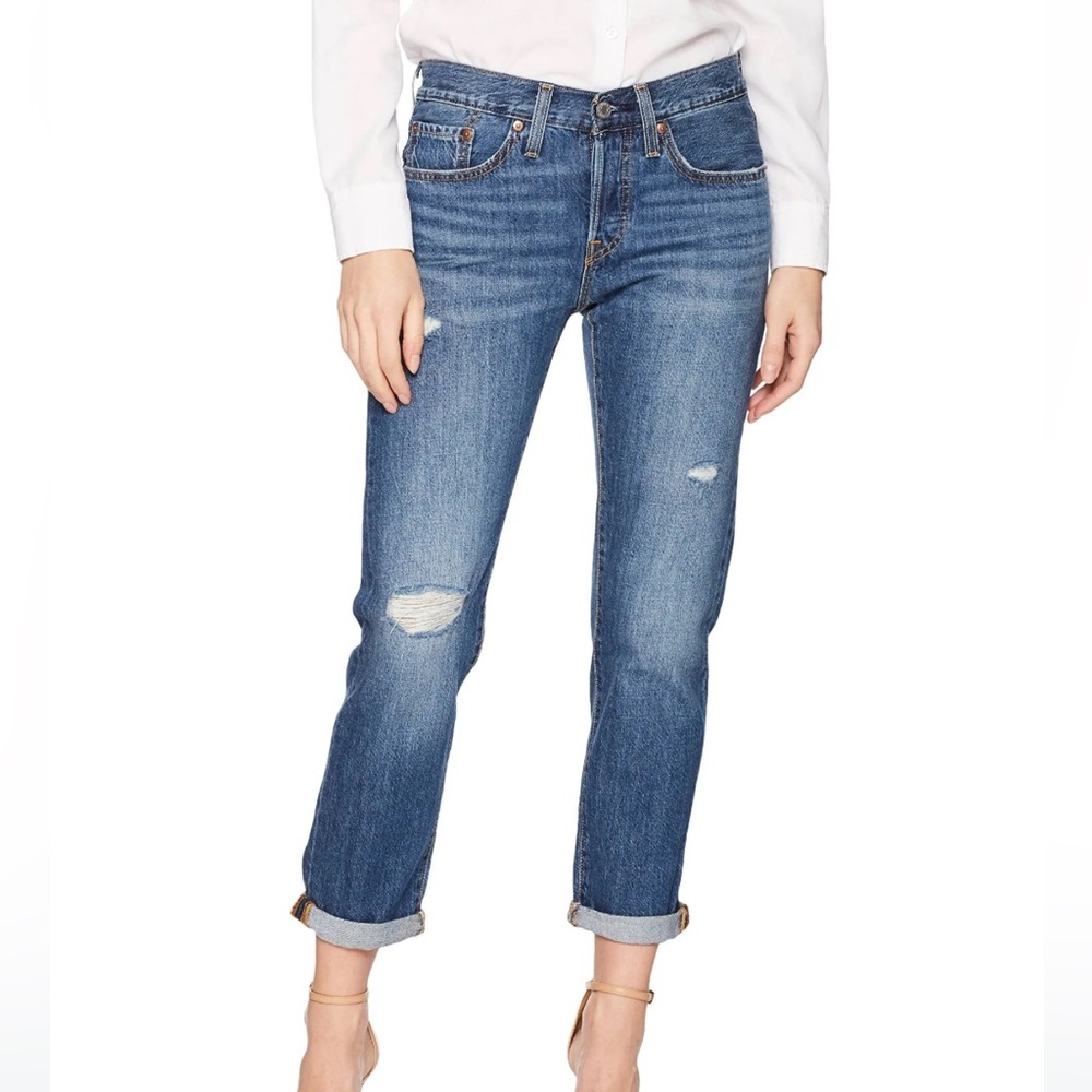 Levis 501 taper jeans.